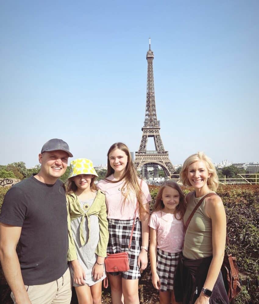 Meredith's family at eiffel tower
