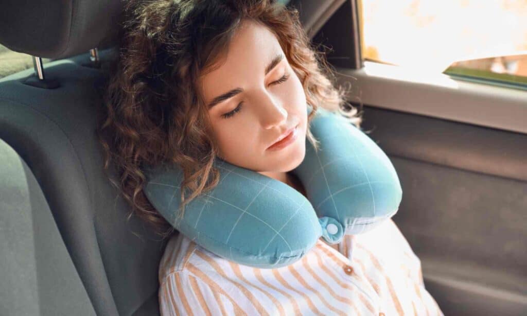 girl with travel pillow